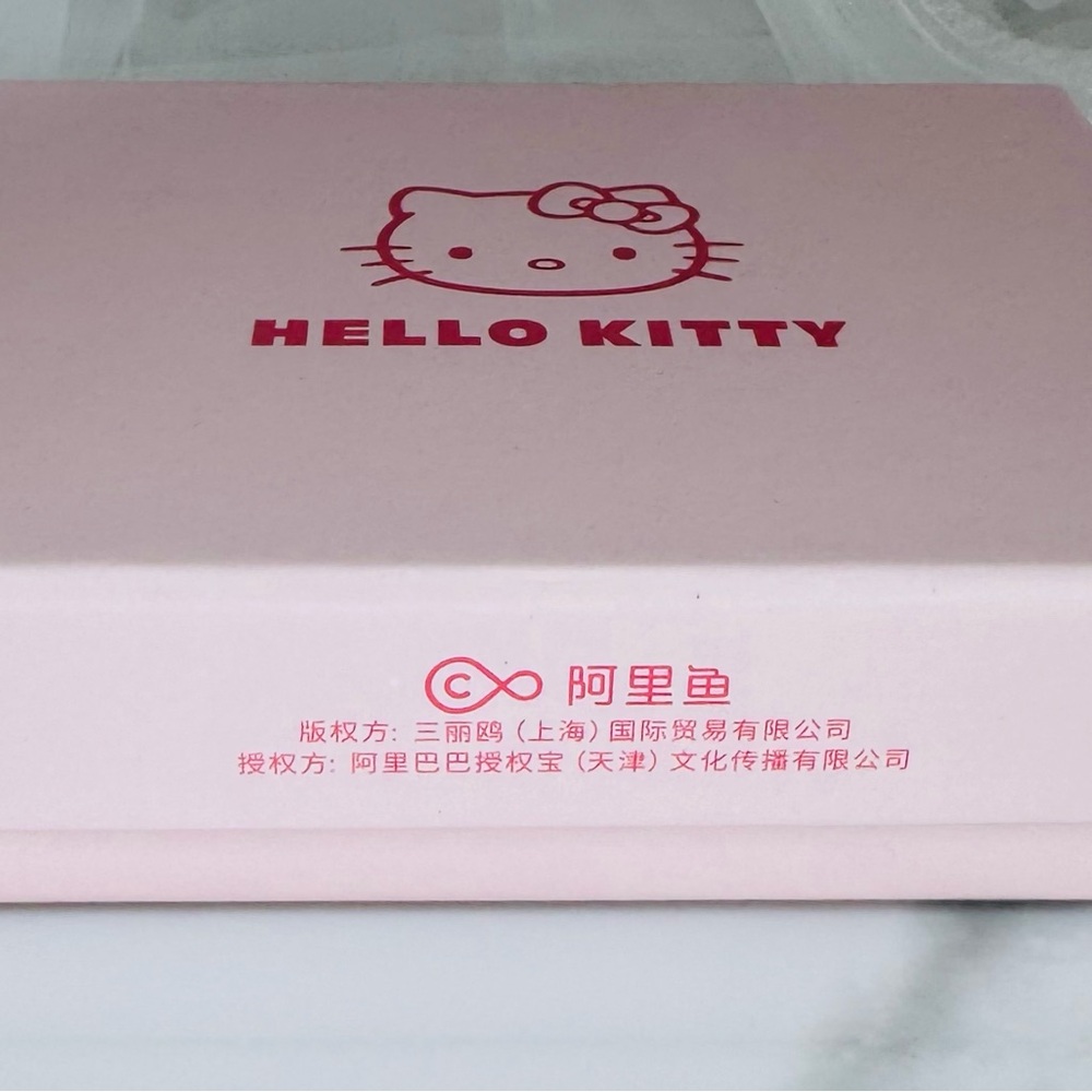 Hello Kitty Quilted Black Card Carrier - Picture 6 of 6